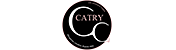 Das Logo von Catry. Es ist ein rundes, schwarzes Emblem mit einer feinen roten Umrandung. Im Zentrum steht das Wort "CATRY" in hellem Text, umgeben von einem großen, stilisierten 'C'. Am Rand des Kreises stehen kleine weiße Buchstaben, die auf die Gründung "Since 1928" hinweisen.