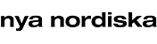 Das Logo von NYA Nordiska. Es zeigt den Namen "nya nordiska" in fetter, schwarzer serifenloser Kleinschrift.